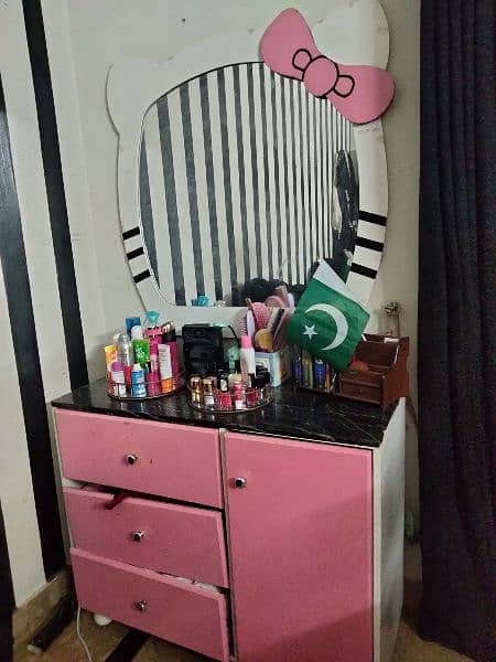 deco paint 2  hello kitty bed for sale! 1