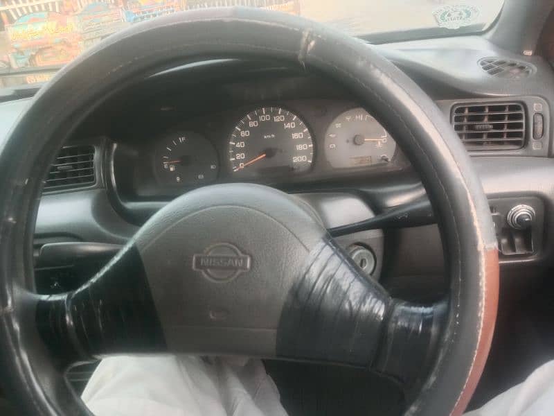 Nissan Sunny 2001 9