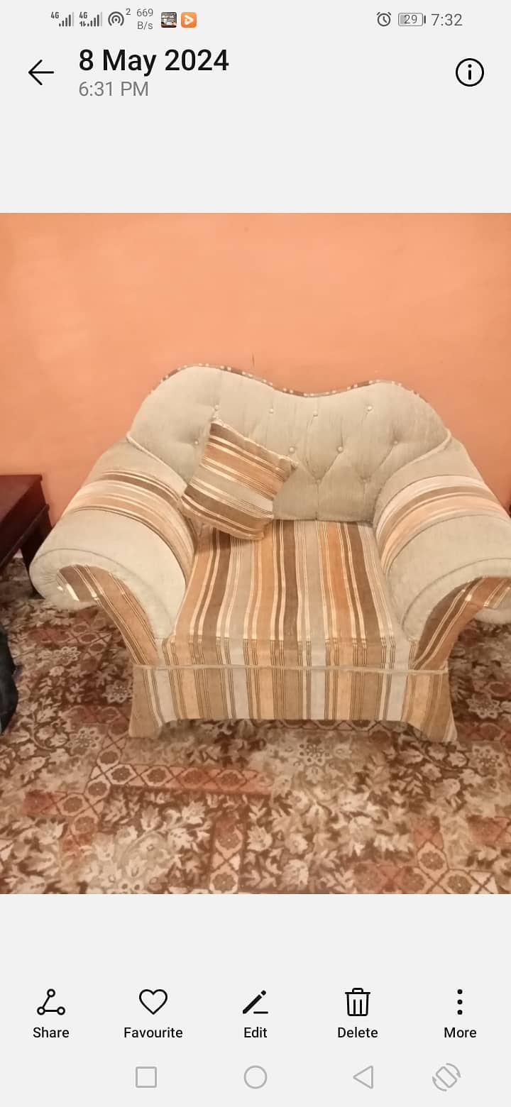 7 seater sofa( 3+2+1+1) 8