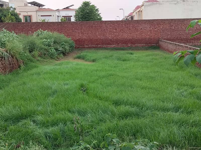 1 Kanal Commercial Plot For Sale In Moza Juliana, Contiguous( Attached) With Bahria Town Wall. . 0