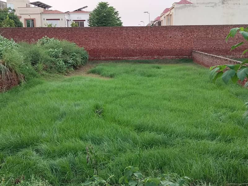 1 Kanal Commercial Plot For Sale In Moza Juliana, Contiguous( Attached) With Bahria Town Wall. . 1