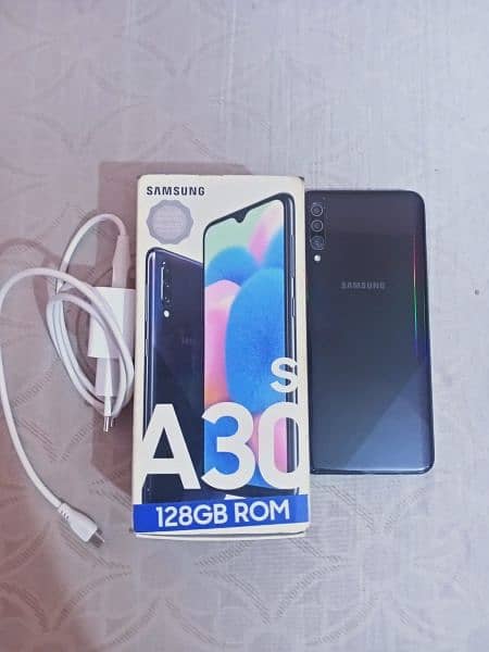 I'm urgently selling my Samsung A30's Mobile 1