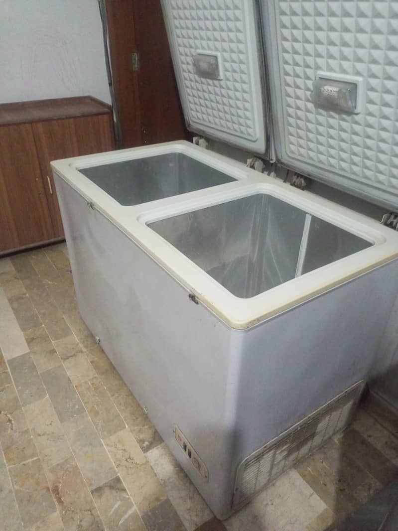 Dawlance Deep freezer double door sale working and excellent condition 4