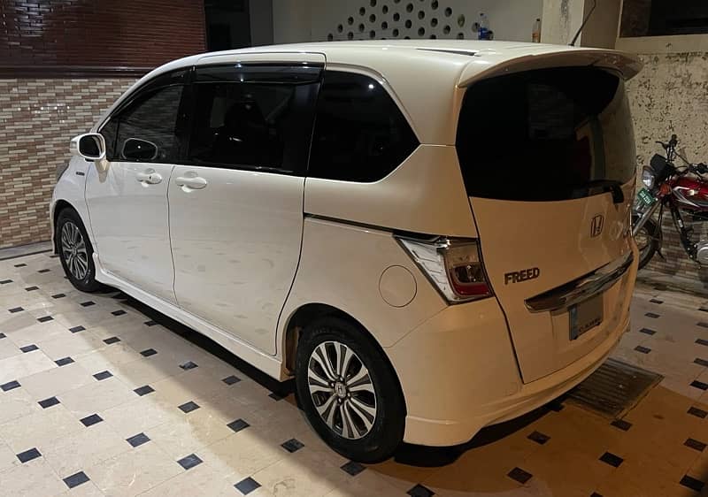 Honda Freed 2012 4