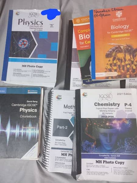 IGCSE / O LEVELS FULL SET OF BOOKS AND PAST PAPERS BIO,CHEM,PHY,MATHS 2