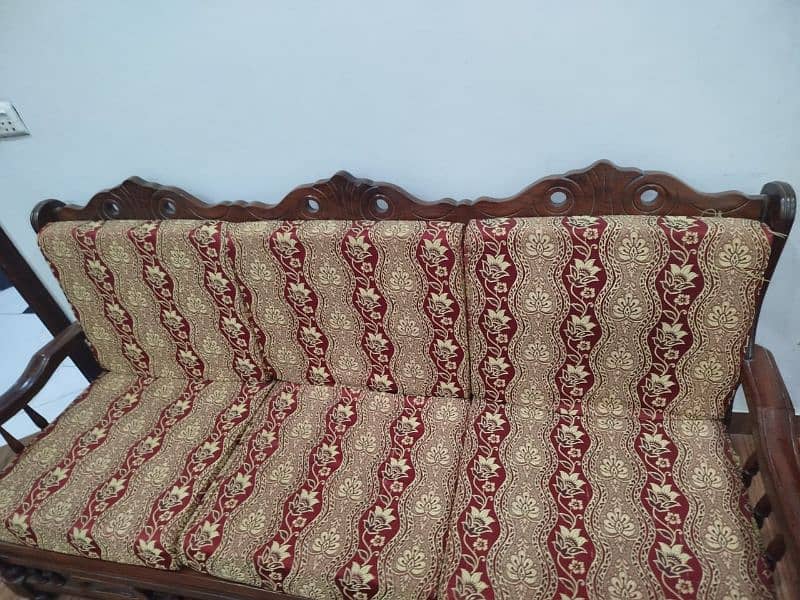 5 Seats sofa urgent sale. 1