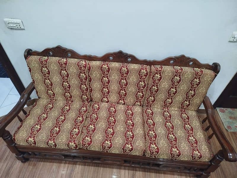 5 Seats sofa urgent sale. 3