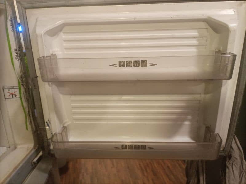 sale dawlance 9170 model fridge na open na hi reparing orgnal 2