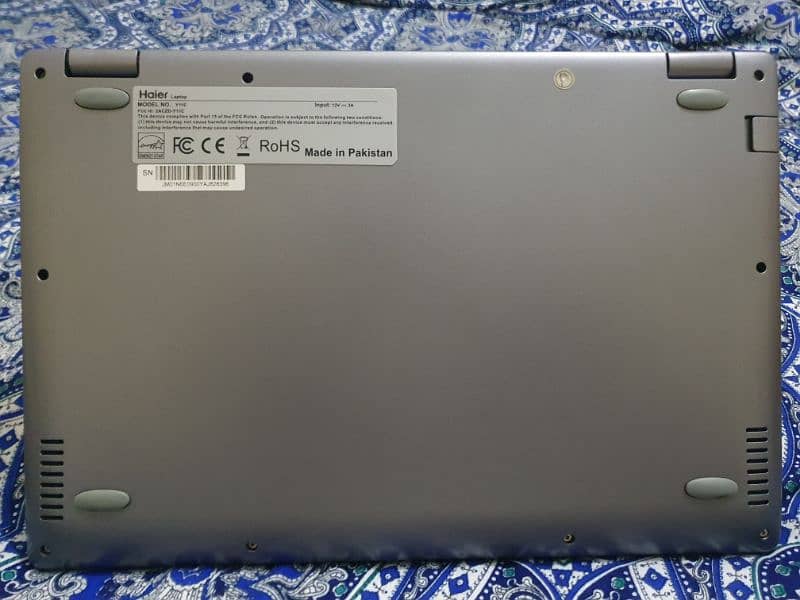 Haier Laptop 7th Generation touch, 8gb ram 1tb storage 10/10 Condition 2