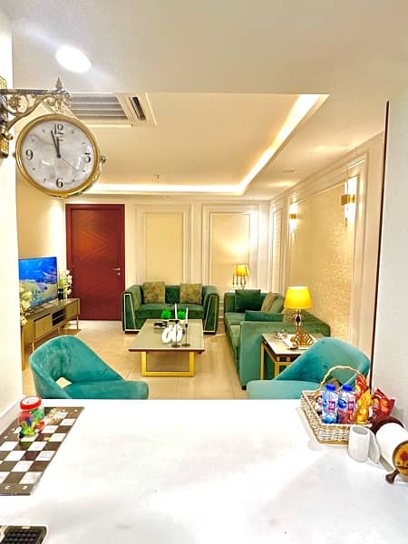 ONE BED GOLD CREST LUXURY APARTMENT ON DAILY / WEEKLY BASIS DHA-4 3