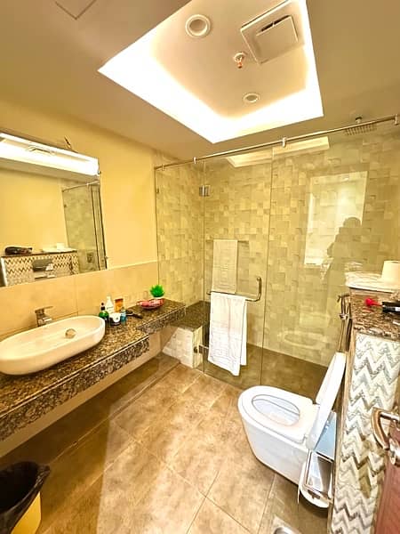 ONE BED GOLD CREST LUXURY APARTMENT ON DAILY / WEEKLY BASIS DHA-4 13