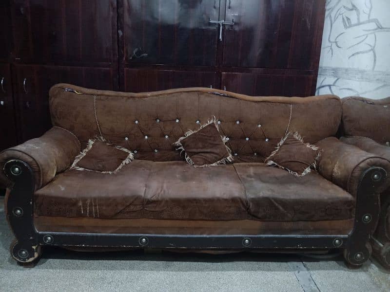 4 Door Safe Almari and 6 Seater Sofa For Sale 2