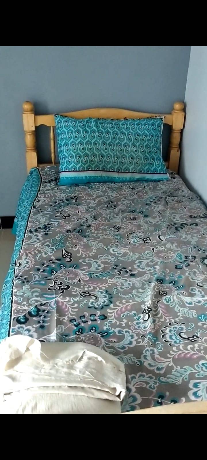 Bed with mattress 10/10 condition 0313//25/23//698/ Whatsapp pls 1