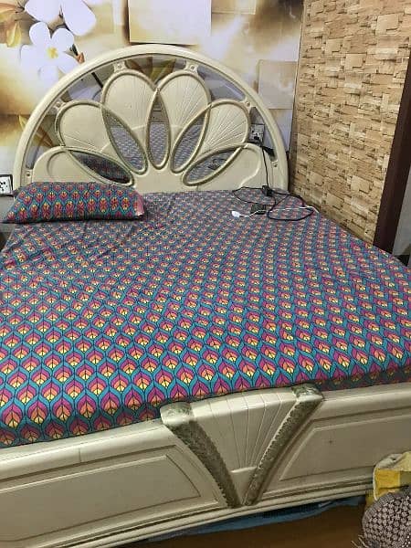 full bed set. with almari sidetable and dressing tablw 2