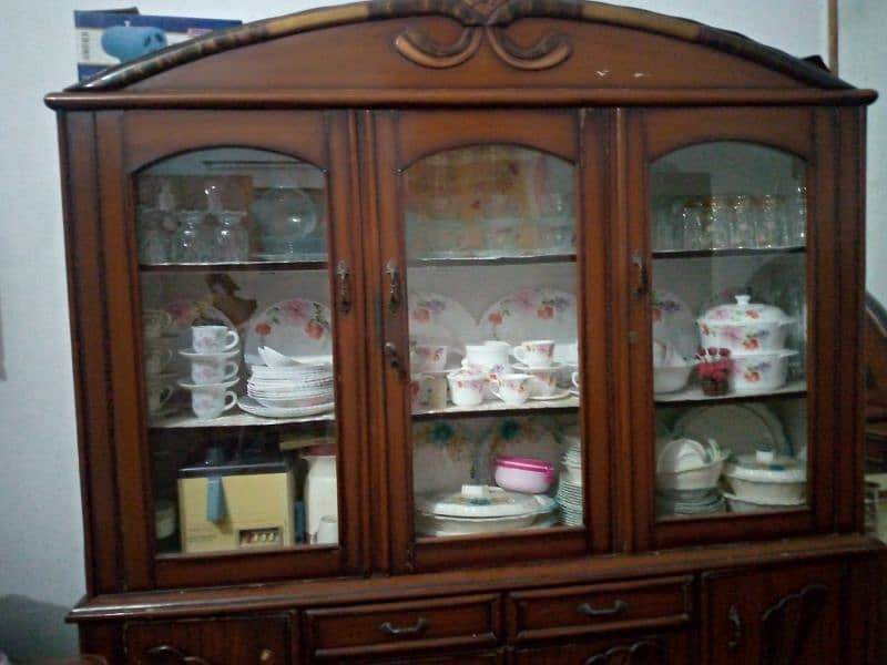 king bed or shocase allmari condition 10/9 2