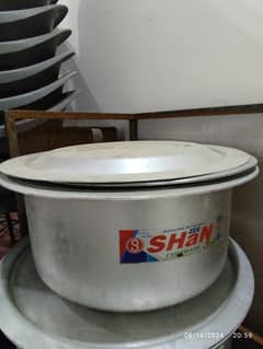 stainless steeel cooking pateely and big bowl with stand for flour 0