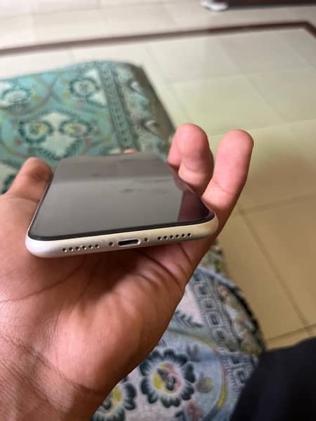 iphone 11 factory 64gb 4