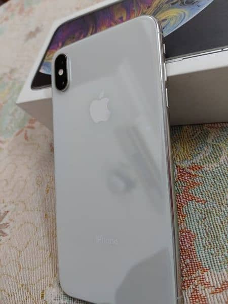 Apple iPhone Xs max 1