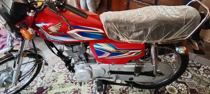 Honda CG 125, model 2022, sealed engine with genuine papers. 8