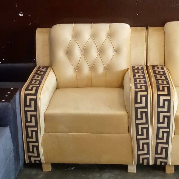 5  seater soFa set available for sell 0