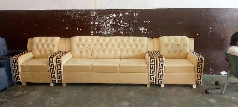 5  seater soFa set available for sell 1