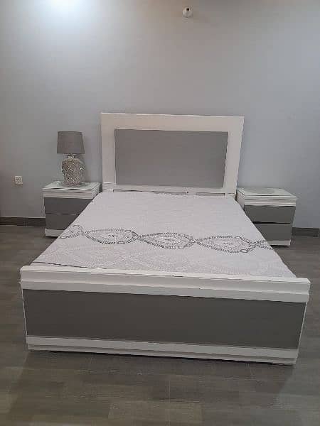 deco paint in grey white color of queen size 1