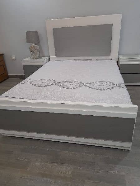 deco paint in grey white color of queen size 2