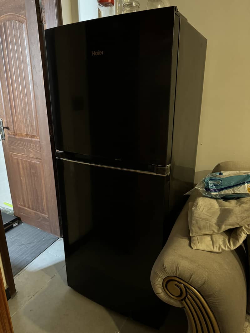 Haier HRF-368EBB refrigerator very clean 0