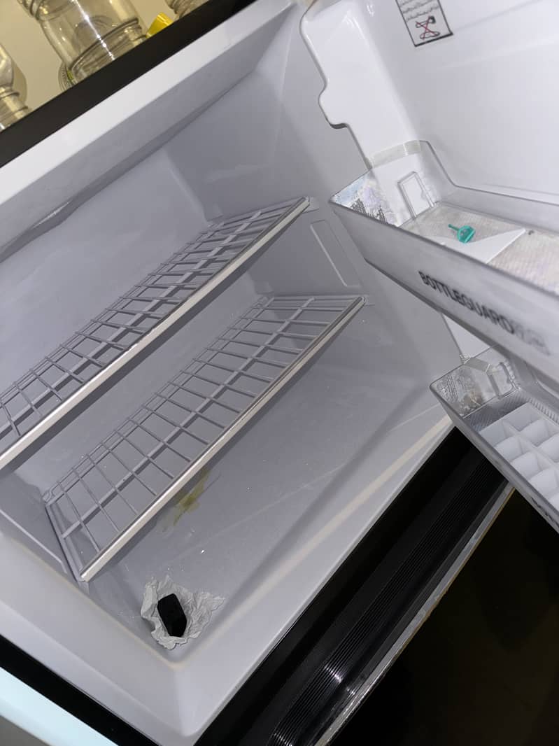 Haier HRF-368EBB refrigerator very clean 2