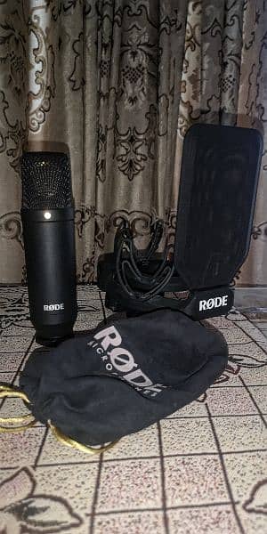 Rode NT1 Microphone 1