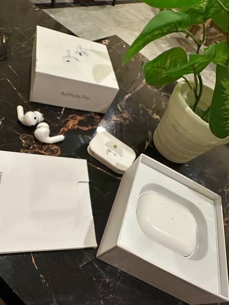 Apple Airpods 2nd generation 2