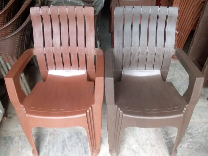 Hameed plastic table & chairs 4