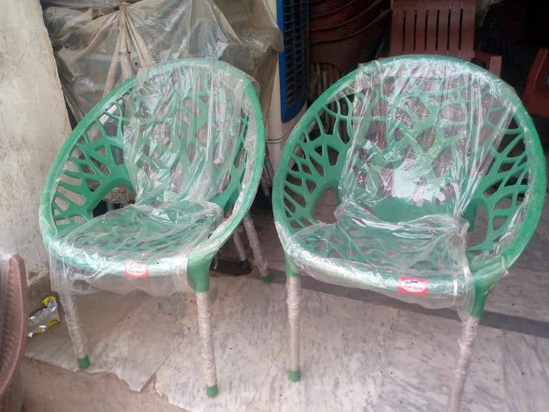 Hameed plastic table & chairs 9