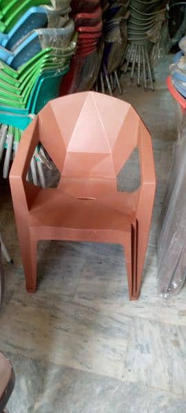 Hameed plastic table & chairs 10