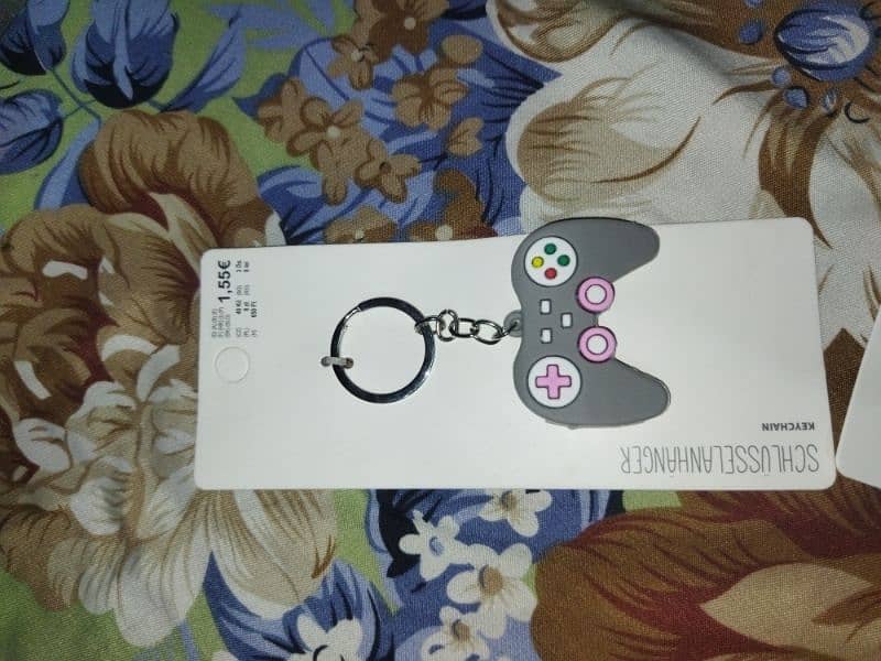 Controller shaped keychain 1