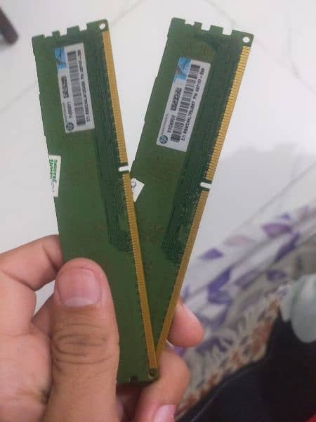 2 sticks of 2gb ddr3 ram 1