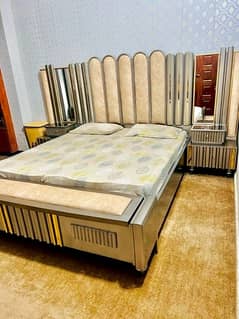 King Size Designer Deco Bed set with dressing table