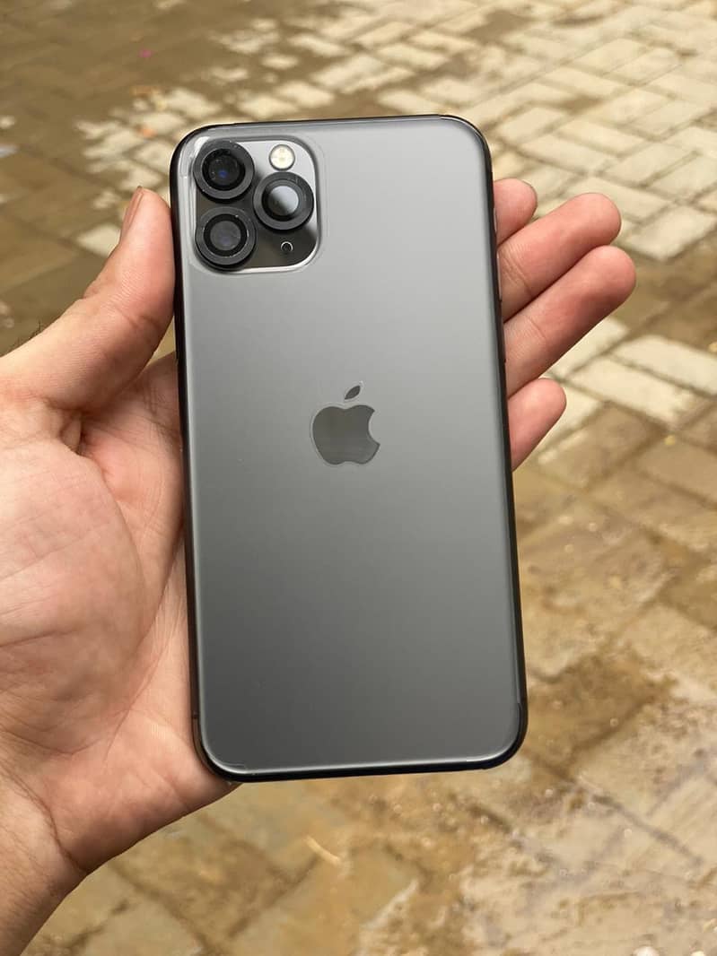 iPhone 11 pro fu 64gb Gray colour only WhatsApp contact 03172930549 1