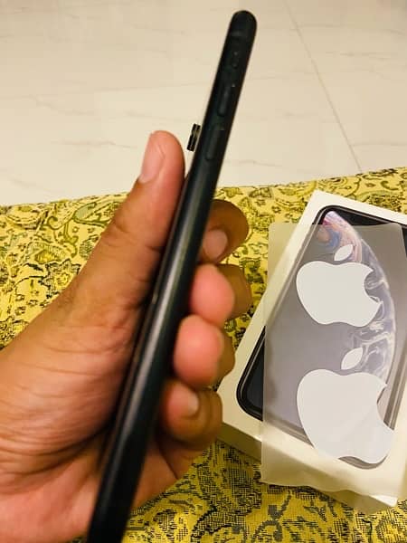 iPhone XR 64gb with box PTA APPROVED 3