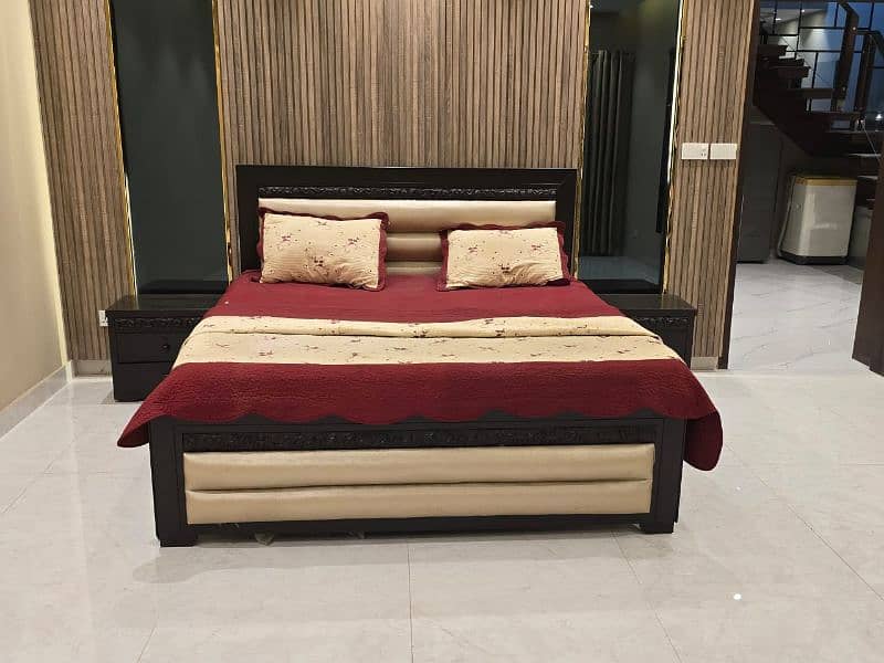 Matte Finish Bed Set in Excellent Condition | DHA 0