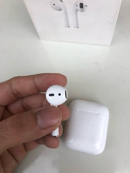 AirPods 2 3