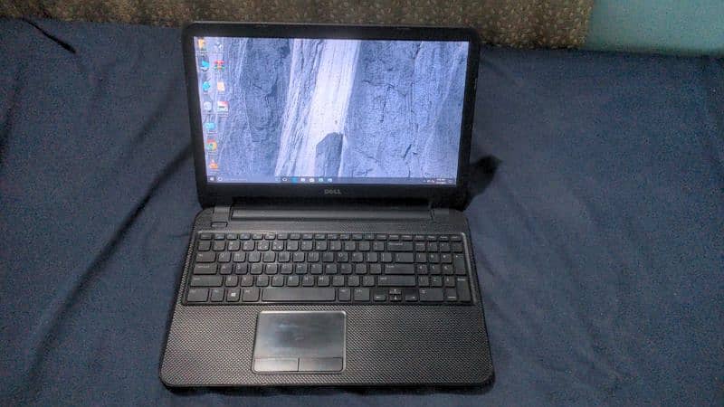 Dell laptop Octa core 3rd generation hy 2