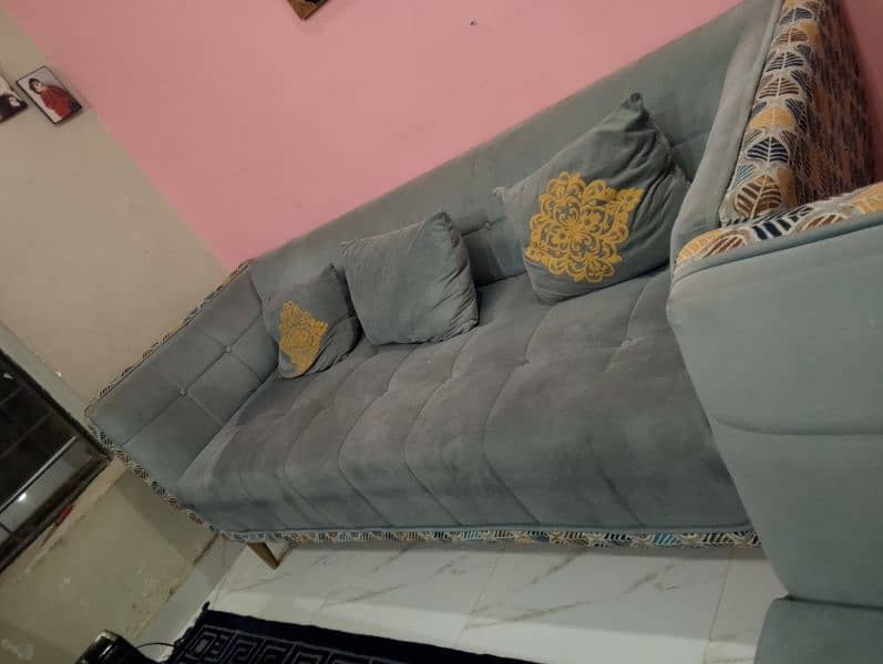 A1 condition sofa set 2 years used in fresh condition. 7