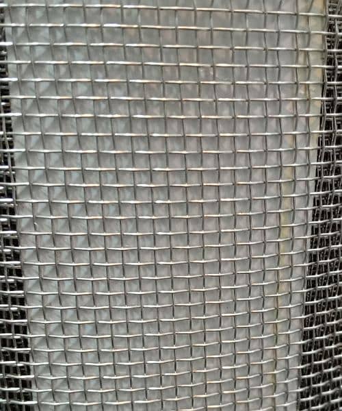 Razor wire Barbed wire Mesh Security jali / pipe Chain link Fence 17