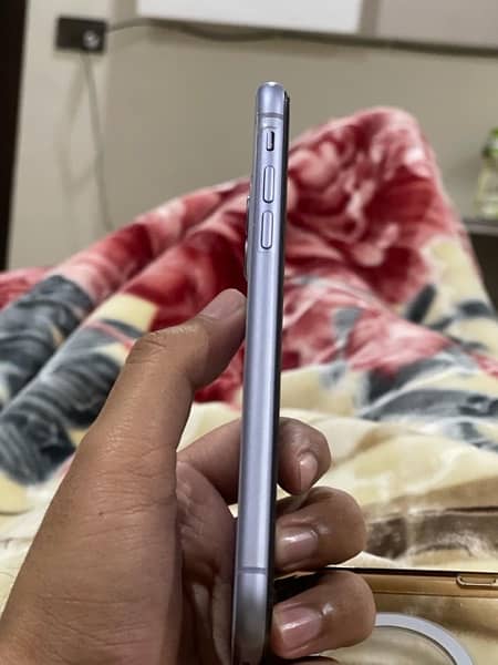 iphone 11 64GB with box 2