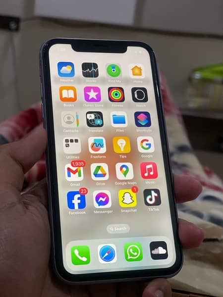 iphone 11 64GB with box 4