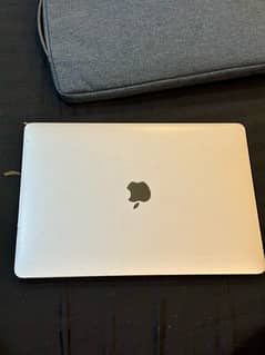 Macbook Pro 2017 3.5GHZ 16/512 Scratchless