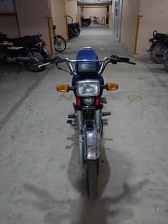 I am selling my Honda CD 70 2017 like new condition