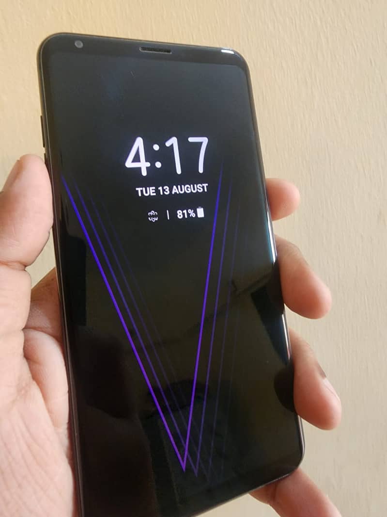 LG v30 plus 4 128 0