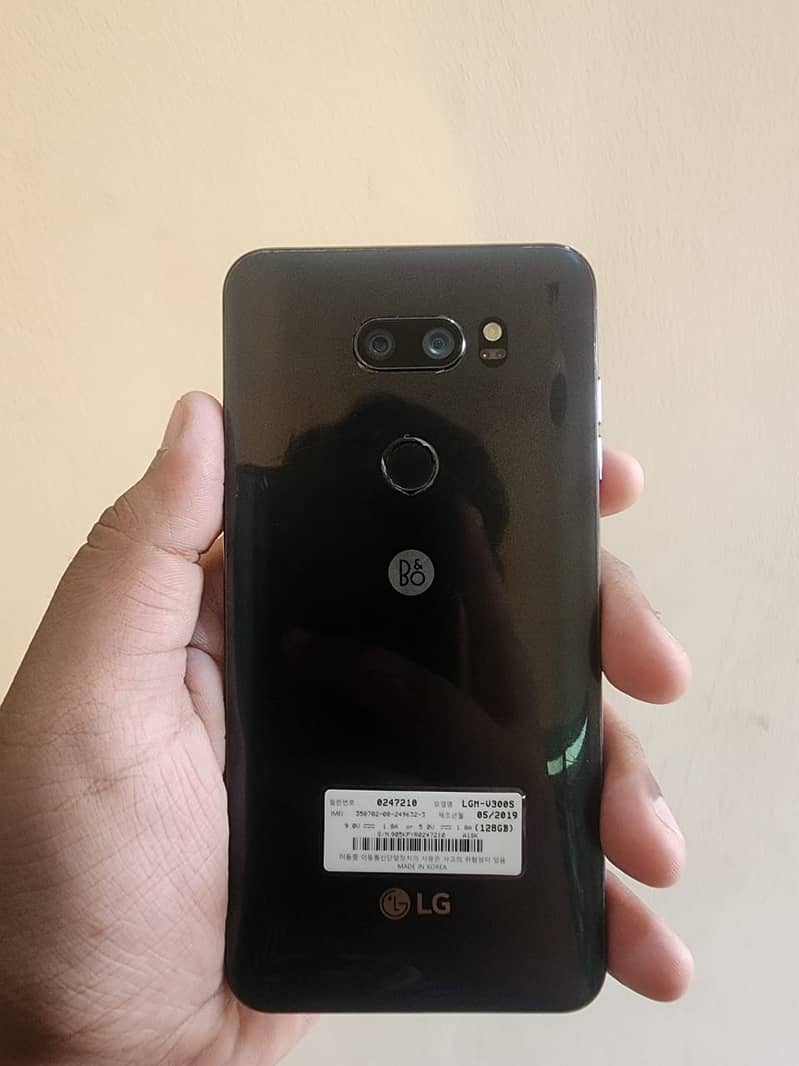 LG v30 plus 4 128 1